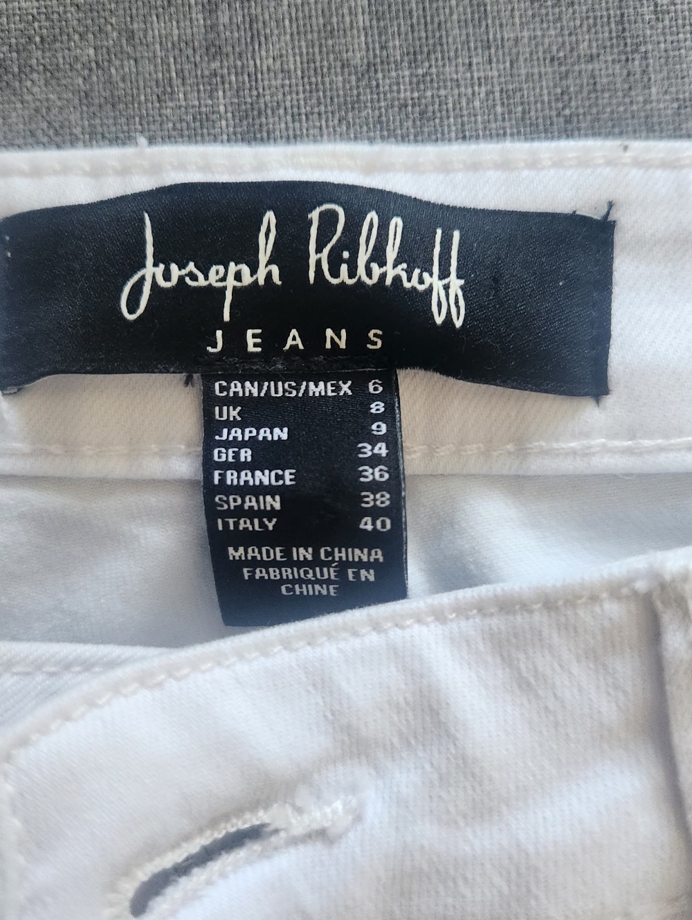 Joeseph Ribkoff White Cropped Jeans with Laser-Cut Hem Detail - Picture 2 of 8
